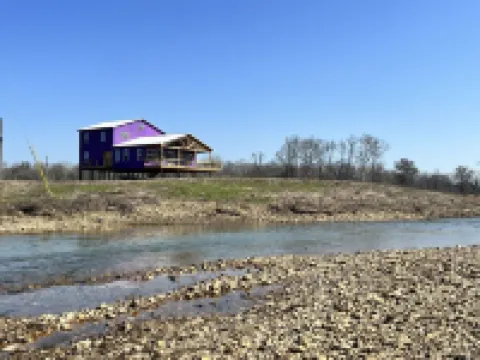 Beautiful cabin on the banks of the Little Missouri River Relief!