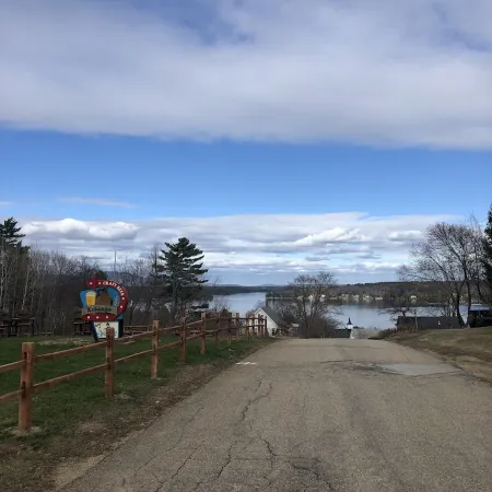 Cozy 2 bedroom 2bath condo Weirs Beach Lake Winnipesaukee Laconia, NH Gunstock