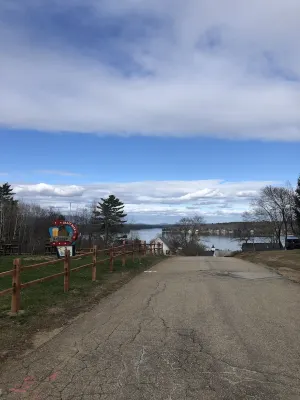Cozy 2 bedroom 2bath condo Weirs Beach Lake Winnipesaukee Laconia, NH Gunstock