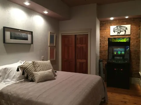 Night Owl 5W Street View (optional paid parking upon request)