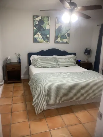 Cozy house centrally located. 3mls to beach,7mls to speedway. Pet friendly Отели рядом с достопримечательностью «W.I.S.E Private School»