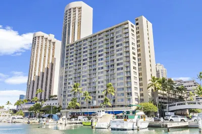 Fantastic Ocean View Unit- close distance to the beach, lagoon, mall, and more