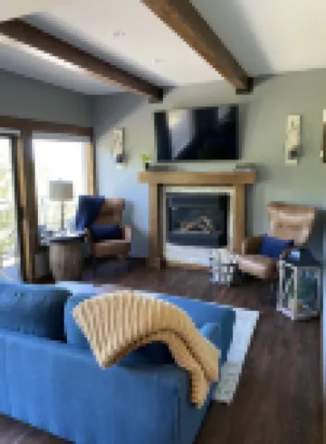 Cozy remodeled condo close to the Village!