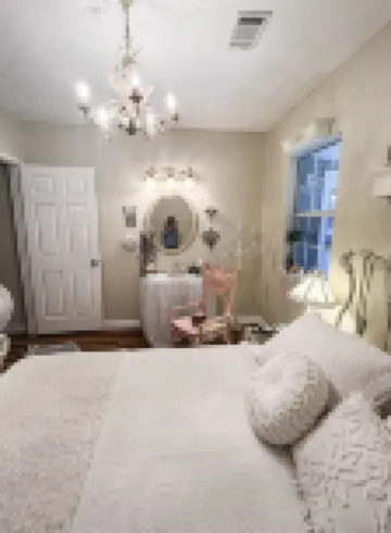 Cheerful 2 BR Bungalow Downtown Ocean Springs