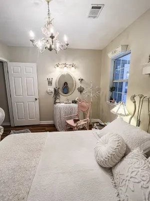 Cheerful 2 BR Bungalow Downtown Ocean Springs