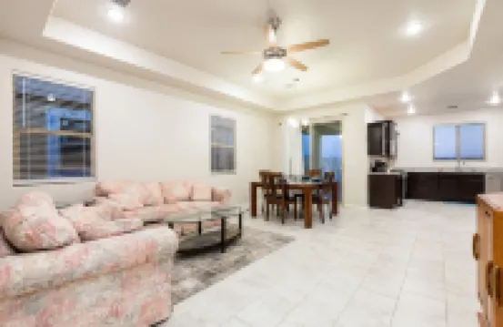 Cozy Family-Friendly 3BR2BA Home with Enclosed Backyard