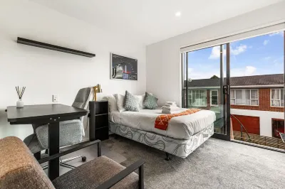 Modern 2BR Townhouse Close to Aucklands Best Hotels in Mount Albert