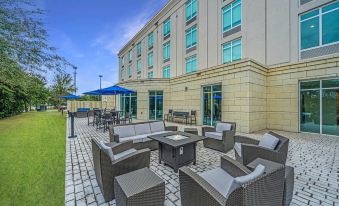 Holiday Inn Express & Suites Charleston-North