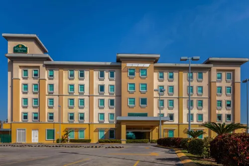 La Quinta by Wyndham Poza Rica - Parking
