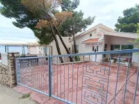 Cozy house in pine forest Hotels in Susanj