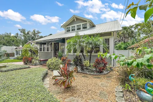 "The Hanscom House" 8 MIN walk to DT!