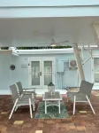 Flamingo Cottage Sleeps 4 - Escape the Cold; Our Pool IS Heated!