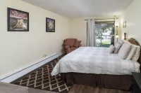 Private, Quiet 2 Bedroom Condo w/ Pool & Hot Tub