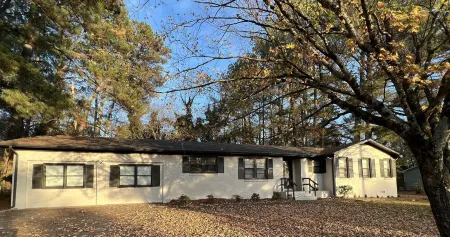 6Bdrm Retreat near Downtown Madison. Sleeps 12