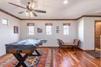 Relax in Home w/ Htd. Pool+Hot Tub,  Putting Green, Whirlpool Bath+Steam Shower