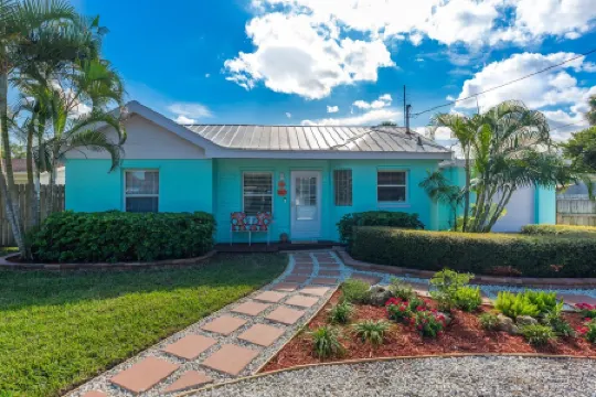 Coastal Karma Cottage - Near downtown Stuart, FL