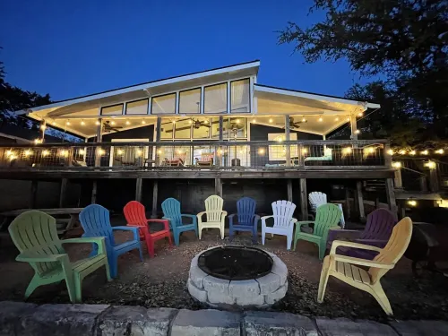 LAKE HAUS- Lake front home! Direct access to Canyon Lake.