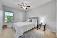 Cute 2 Bedroom, 1 Bath South Austin Retreat Hotels near Sam's Club