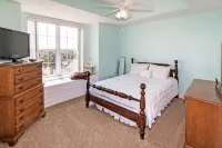Gorgeous Oceanfront 3Bedroom Away From The Hustle and Bustle