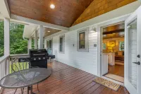 Walk to Downtown Cashiers!CharmingSecluded Cottage w/Resort Access –Pet Friendly