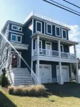 Large Lewes Beach rental; one block from bay! Perfect for family vacations! 델라웨어 칼리지 오브 어스, 오션, 앤드 엔비론먼트 휴 R. 샵 캠퍼스 대학 주변 호텔