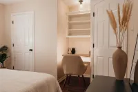 Modern Boho Style Apt- King bed! Near UTRG & DHR - Apartments