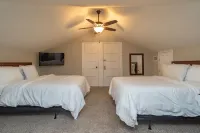 6 Bed Cloverdale Charm w/ 2 Kitchens & Large Yard