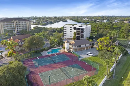 3 Bedroom Penthouse with Stunning Sunset Views of Blackburn Bay!