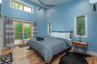 Spirit of the River, Direct River Access, Fire Pit, Fish, Swim, Grill, WiFi! Hotels near Spruce Pine Campground