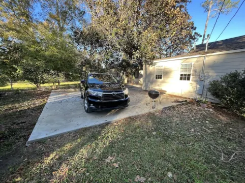 Old Town Charmer Large all new renovation, walk to USM, Zoo and new Water Park!