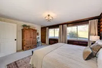 Amazing Log Cottage with Hot Tub & Barrel SaunaNEW LISTING) Hooverville Orchards附近的飯店