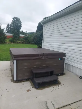 Lodge in the Pines near Wellsboro, Pa. Along Pine Creek. Hot Tub