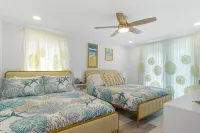 Coastal family gaming retreat with pool table, hot tub, arcades - pet welcome