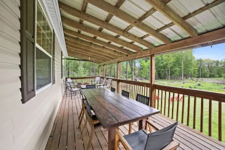 Forest Retreat - Sleeps 30 - 2 Minutes from Boat Launch