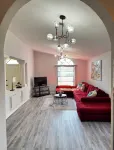 Updated luxury 4 Bed W/ KING Bed, FREE Heated Pool, Central Location