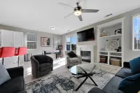 Desert Oasis -  Majestic Views with Pool & Hot Tub