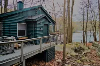 Log Cabin on A Lake with Private Dock & Beach! One Hour from NYC! No Pet Fees! 보그 브룩 유니크 에어리어 주변 호텔