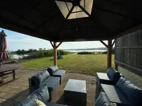 Stunning Sunsets on Quonnie Waterfront- 2 Kayaks, Beach Pass & Backyard Clamming