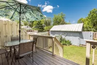 Next to the park and 2 blocks to the Beach and restaurants! RIGHT side of Duplex - 4つ星