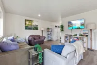 Mtn View Getaway - w/ Hot Tub, Close to Schweitzer