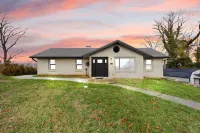 Lake Cumberland Luxury #2! Amazing Lake views, hot tub, fire pit!