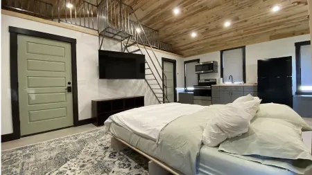 Renovated Cabin between Yellowstone and Big Horn Mountains