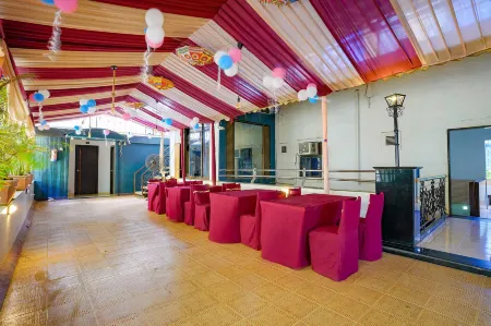 Via Manas Residency Отели рядом с достопримечательностью «Paras Dham Temple»