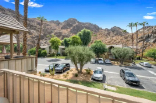 Casa Cornu- Studio+Loft Condo with Heated Pools and Mountain Views Hotels in Indian Wells