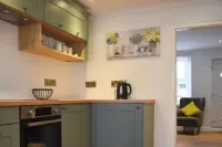 2 bed Cosy cottage in the village of mersham Ashford nextdoor to pub and shop.