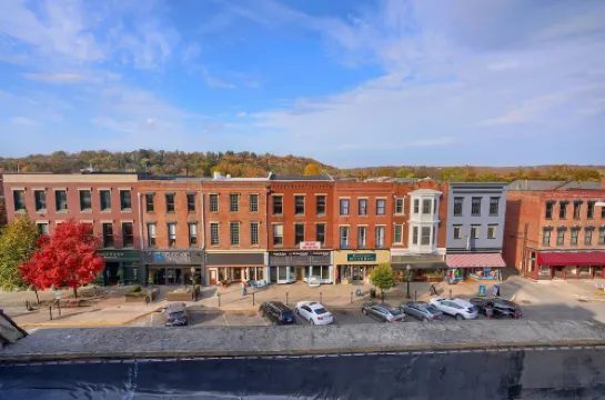 The Addison- Luxury Townhome w/ Rooftop Patio