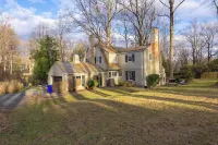 Beautiful Spacious Entire House in Bethesda, Prime Location 7-Bedrooms