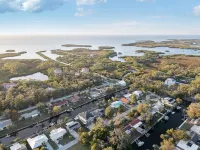 Family & Fisherman Friendly Pool Home- Gulf Access Dock, Bikes, Games & Kayaks