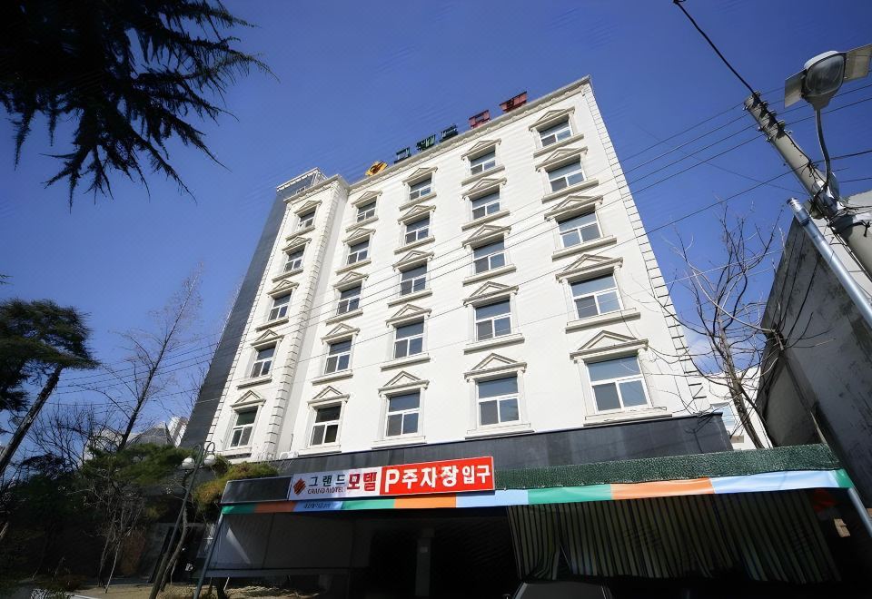 뉴그랜드호텔 깔끔한 로비