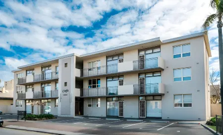 Glenelg Holiday Apartments-Corfu